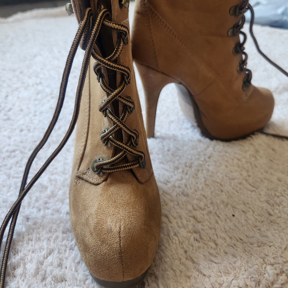 Rue 21 S 6/7 Timberland knock offs - Picture 2 of 3